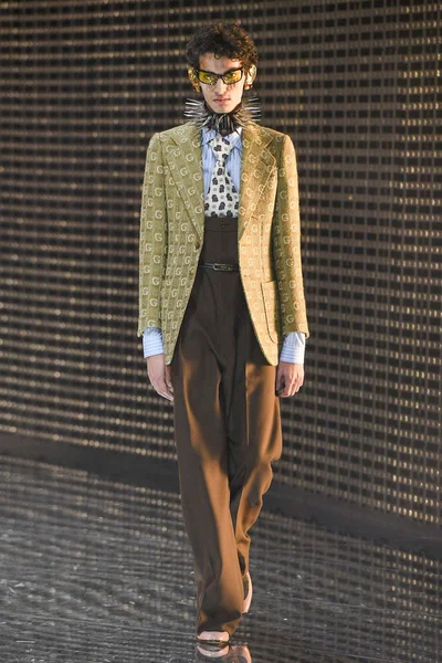 Look 9